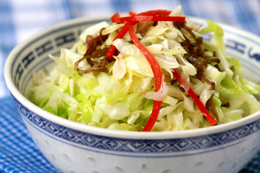 La ensalada de repollo es uno de los platos del menú de la dieta Favoritos.